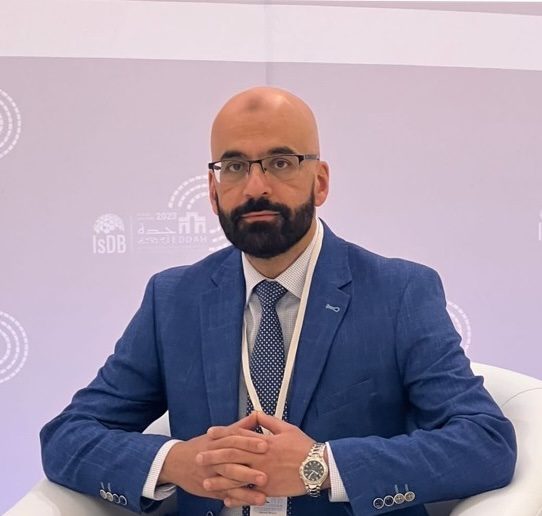 عثمان مقبل, الصوت الملهم للقيادة الإنسانية